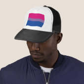Casquette du drapeau de la fierté bisexuelle (En situation)