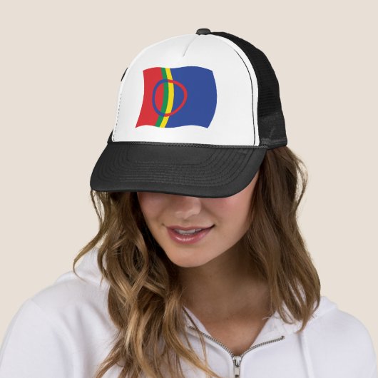 Casquette du drapeau du peuple Sami (En situation)
