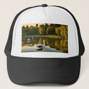 Casquette Élégance saisissante – Muse européenne en tenue mo