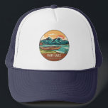 Casquette Emblème de pêche nautique de Bass Lake California<br><div class="desc">Bass Lake illustration dessinée à la main avec canot,  tentes et montagnes dans l'arrière - plan. Parfait pour tous ceux qui aiment visiter Bass Lake.</div>