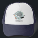 Casquette Enfants Cute Blue Ocean Whaler and Sea Fish<br><div class="desc">Ce modèle de casquette de camionneur mignon et moderne met en scène une baleine bleue,  du poisson,  de l'orque et des algues,  ainsi que de l'espace pour ajouter le nom de votre enfant. Le cadeau parfait pour tous les amoureux de l'océan !</div>