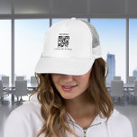 Casquette Entreprise personnalisée QR Code et texte minimali<br><div class="desc">Faites la promotion de votre entreprise avec ce chapeau de camionneur cool,  avec modèle QR Code personnalisé! Ajoutez facilement votre propre logo en cliquant sur l'option "personnaliser".</div>