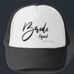 Casquette Équipe, tribu, typographie d'équipe<br><div class="desc">Célébrez votre fiançailles avec votre tribu d'épouses, votre équipe d'épouses, votre équipe d'épouses à votre douche nuptiale ou à tout moment. Faites un grand cadeau amusant à célébrer en équipe et mignon pour les photos. Portez vos sorties ensemble. Chapeau de camionneur noir et blanc. Ce casquette est également disponible en...</div>