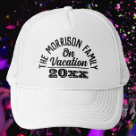 Casquette Famille en vacances<br><div class="desc">Casquette de vacances en famille. Casquette pour une famille en vacances. Casquette avec vacances en famille et année de vacances.</div>