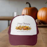 Casquette Famille Vintage Citrouille personnalisée bon thank<br><div class="desc">Ce casquette de réunion familiale à l'ancienne présente un dessin vintage de citrouilles oranges,  de feuilles d'automne et de mignons tournesols d'automne. Casquettes Bons thanksgivings nostalgiques avec un script brun de votre nom de famille ou d'entreprise ou autre texte personnalisé.</div>