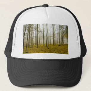 Casquette Fantasy forest with fog and yellow leaves