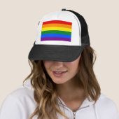 Casquette Fierté arc-en-ciel (En situation)
