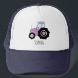 Casquette Filles mignonne pourpre tracteur de ferme et nom E<br><div class="desc">Ce modèle de casquette de camionnette pour enfants mignonne et moderne comprend un dessin animé de tracteur de ferme violet et un espace pour que vous puissiez ajouter le nom de vos filles. Le cadeau parfait pour n'importe quel tracteur aimant petit fermier!</div>