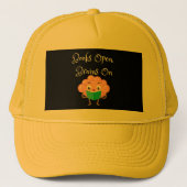 CASQUETTE FIRST DAY OF SCHOOL, BOOKS OPEN BRAINS ON, BACK (Devant)