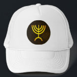 Casquette Flamme de Menorah<br><div class="desc">Un rendu numérique de la menorah juive à sept branches (hébreu : מְ וֹ נ רָ ‎). La menorah à sept branches, utilisée dans le sanctuaire portatif mis en place par Moïse dans le désert et plus tard dans le Temple de Jérusalem, est un symbole du judaïsme depuis des temps...</div>