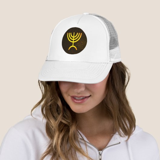 Casquette Flamme de Menorah (En situation)