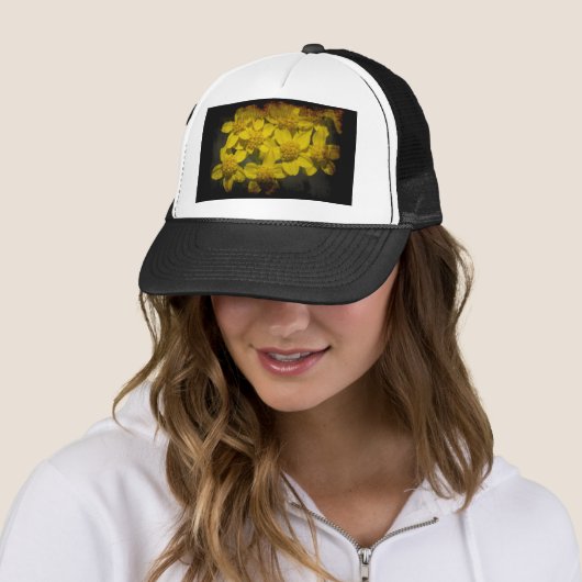 Casquette Fleur sauvage jaune (En situation)