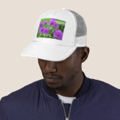 Casquette fleurs violettes (En situation)