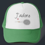 Casquette French Chic J'adore Tennis Player Design<br><div class="desc">J'adore le design de tennis en français chic, avec raquette de tennis rétro blanche. Cadeau de design classique, chic, preppy et élégant pour joueur de tennis. Un cadeau simple et minimaliste pour votre coach de tennis ou votre équipe de tennis. Cadeau personnalisé pour un joueur de tennis. Illustration de tennis...</div>
