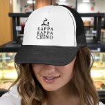 Casquette Funny Barista Kappa Kappa Chino Café Shop<br><div class="desc">Un camionneur élégant qui transporte un amour du cappuccino avec son spin "Kappa Kappa Chino" sur la vie de campus grec et les cafés! Doté d'un joyeux graphisme de tasse de café vapeur et de lettres collégiales noires audacieuses sur un casquette noir et blanc, ce design est parfait pour les...</div>