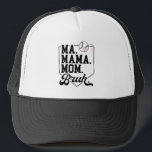 Casquette Funny Baseball Maman Bruh avec nom et numéro d'équ<br><div class="desc">Design minimaliste de casquette de camionneur de baseball avec l'expression "Ma. Maman. Maman. Bruh." en lettres noires en gras avec un petit coeur rouge au-dessus,  combinant humour sportif avec un style simple et élégant,  parfait pour les jours de jeu et les mamans sportives fières.</div>
