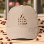 Casquette Funny Kappa Kappa Chino Grec Lifestyle<br><div class="desc">Un camionneur élégant qui transporte un amour du cappuccino avec son spin "Kappa Kappa Chino" sur la vie de campus grec! Doté d'un joli graphisme de tasse de café vapeur et de lettres collégiales audacieuses en espresso marron sur un casquette beige de sable, ce design est parfait pour les amateurs...</div>