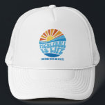 Casquette Funny Pickleball Sun, Cool Retro Personnalisé<br><div class="desc">Jouez avec style avec ce camionneur cool avait un logo graphique avec le slogan "Pickleball is Life", votre texte personnalisé, mis en évidence par un "soleil" et des vagues de pickleball. Ajoutez facilement un nom de joueur, un nom de club, un nom de tournoi - ou supprimez. Cool, élégant et...</div>