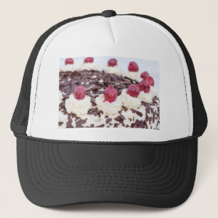 Casquette Gâteau de la Forêt-Noire en détail avec arrièr