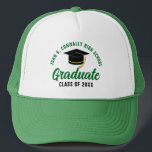 Casquette Gradué vert personnalisable<br><div class="desc">Ces casquettes de troisième cycle modernes et écologiques ont votre nom de lycée ou de collège pour la classe de 2025. Customisez avec votre année de graduation sous le script manuscrit chic et le casquette noir grad pour une grande fête de graduation personnalisée faveur cadeau.</div>