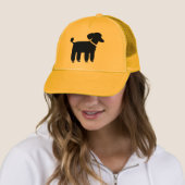 Casquette Graphique de chien caniche noir (En situation)