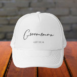 Casquette Groomsman Personnalisé Chic Minimaliste Mariage<br><div class="desc">Ce casquette chic et simple de marionnettiste porte votre nom sous une élégante typographie noire. Customisez ces élégants et modernes casquettes de fête de mariée pour vos futurs mariages pour la soirée de bachelor.</div>