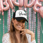 Casquette Groupe Bachelorette Bridesmaids<br><div class="desc">Avez-vous besoin d'un cadeau parfait pour votre bachelorette ? Voulez-vous montrer votre soutien pour la future mariée mais ne pas dépenser une fortune ? Découvrez nos chapeaux de camionneurs personnalisés ! Non seulement ce casquette est élégant et unique, mais il fait également un grand cadeau pour vos demoiselles d'honneur. De...</div>