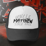 Casquette Grunge noir et blanc moderne pour l'oncle Cool<br><div class="desc">Ce design grandiose et moderne est composé de la typographie de san serif.</div>