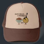 Casquette Haricots de Pinto et meilleurs amis de pain de<br><div class="desc">Un casquette comportant une illustration d'une cuvette d'haricots et d'une poêle de fer de fonte de pain de maïs avec des visages.</div>
