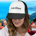 Casquette Hashtag sicilien<br><div class="desc">Simple et simple #sicilian en noir sur un chapeau de camionneur noir et blanc. Customisez le mot ou la couleur casquette.</div>