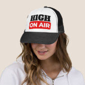 CASQUETTE HAUT DANS LES AIRS (En situation)