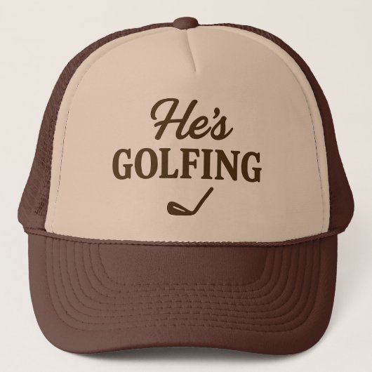 Casquette He's Golfing Funny Golfer MOM Golfing Weekend Fun (Devant)