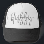 Casquette Hubby Silver Foil et chapeau de camion blanc<br><div class="desc">Hubby Silver Foil et Chapeau de camion blanc pour lui. Le chapeau de camionneur Hubby en tant que casquette épouse dans la même collection.</div>