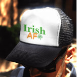 Casquette Irlandais AF drôle<br><div class="desc">Drôle mais vrai... Typographie irlandaise AF en polices vert et orange avec petit ornement shamrock celtique.</div>