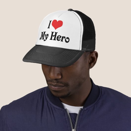 Casquette J'aime mon héros (En situation)