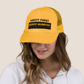 Casquette jaune lumineux d'équipe de sécurité (En situation)