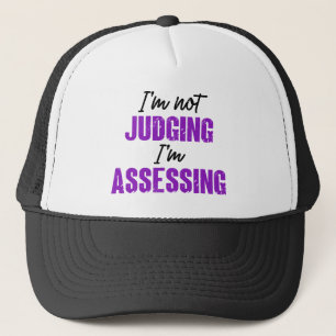 Casquette Je ne juge pas que j'évalue, Drôle travailleur soc