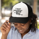 Casquette J'espère que vous avez un bon jour type noir<br><div class="desc">Ce chapeau de camion de type noir "I Hope You have a Good Day" transmet un message positif. Que vous soyez sur la plage ou en train de faire des courses,  ce casquette est une façon élégante d'égayer votre journée et celle autour de vous.</div>