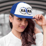 Casquette Karma - Ce Qui Se Passe Autour Revient (v1)<br><div class="desc">Karma - Ce Qui Se Passe Arrive Autour (v1) Chapeau Trucker. Le dessin artistique montre le mot "KARMA" dans deux cercles sans fin avec "WHAT GOES AROUND" et "RETOUR AROUND" courbés pour former des sections des cercles. Les deux couleurs peuvent être changées à votre préférence en modifiant la conception. Fait...</div>