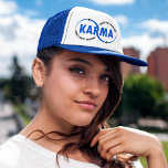 Casquette Karma - Ce Qui Se Passe Autour Revient (v2)<br><div class="desc">Karma - Ce Qui Se Passe Arrive Autour (v2) Chapeau Trucker. Le dessin artistique montre le mot "KARMA" dans deux cercles sans fin avec "WHAT GOES AROUND" et "RETOUR AROUND" courbés pour former des sections des cercles. Les deux couleurs peuvent être changées à votre préférence en modifiant la conception. Fait...</div>