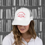 Casquette Lecture Entre Les Vins Book Club Red Crest<br><div class="desc">Reading Between The Wines Book Club,  casquette de crête rouge. Personnalisez avec l'année et l'emplacement. Parfait pour un club de lecture local ou en cadeau pour un amateur de livres. Conçu pour correspondre à notre collection Reading Between The Wines Book Club.</div>