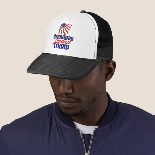 Casquette Les grands pas contre Trump (En situation)