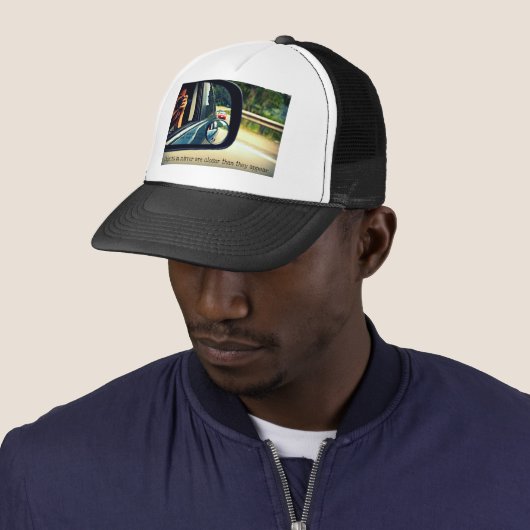 Casquette Les objets dans le miroir sont plus étroits qu'ils (En situation)