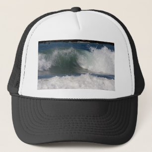 Casquette Les vagues et les surfers s'approchent de la jeté