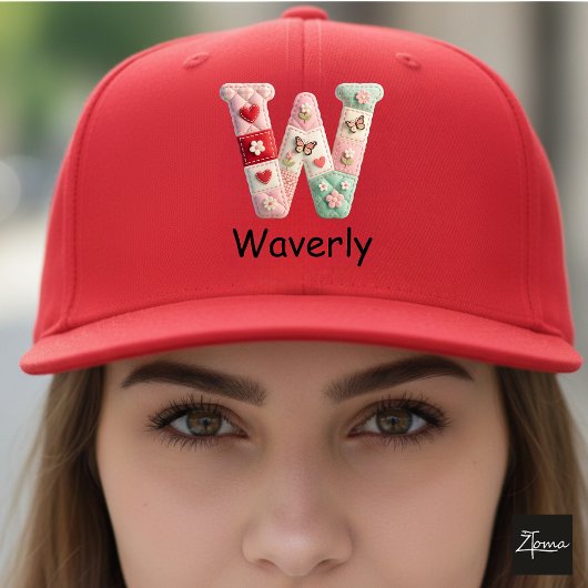 Casquette Lettre initiale W brodée en patchwork pour la nurs