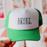 Casquette Lucky Charm Jour de la Saint Patrick Lucky Clover<br><div class="desc">Célébrez la Saint-Patrick avec style avec ce T-shirt Lucky Charm! Conçu avec une police de machine à écrire d'inspiration vintage et un shamrock subtil,  ce tee-shirt est parfait pour les tenues festives,  l'usure décontractée ou le revêtement. Idéal pour diffuser des vibes de chance et de la fierté irlandaise.</div>