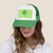 Casquette Lucky Four Leaf Shamrock Design-87906 (En situation)
