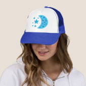 Casquette Lune bleue et étoiles rayées (En situation)