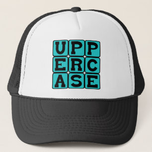Casquette Majuscules, Style de lettrage