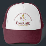 Casquette Maroon Osteopathic Médicale School Graduation<br><div class="desc">Ce marron et or coutume ostéopathique casquette diplômé de l'école de médecine pour un DO ou un médecin ostéopathe dispose d'un symbole de l'ostéopathie du médicament et de votre nom de collège pour la classe de 2025. Customisez avec votre année d'obtention du diplôme pour un grand cadeau personnalisé de fin...</div>